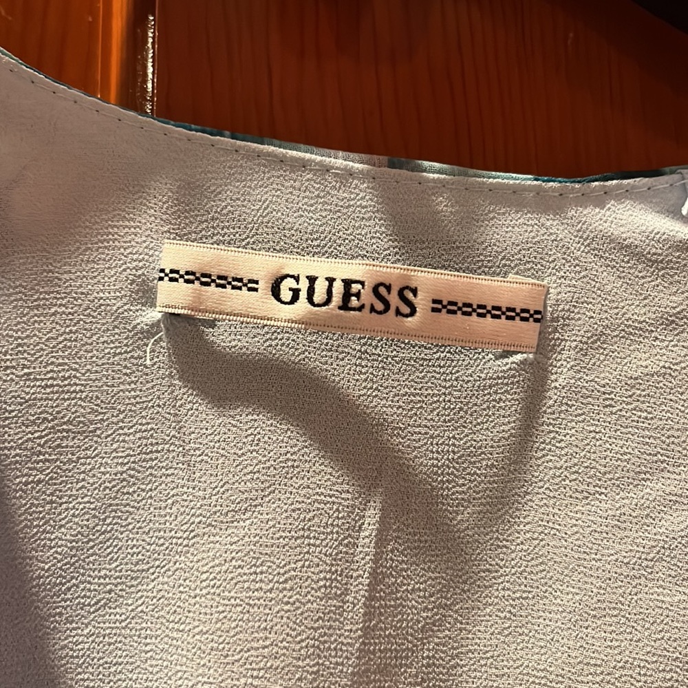 Guess - Picture 3 of 6